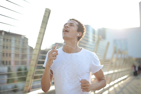 Fumer à la maison : Quels dangers pour vos enfants ? Découvrez les risques cachés!